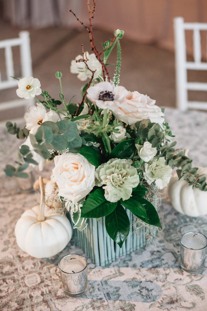 table centerpiece white flowers anemone white pumpkins relaxed elegance